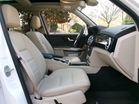 Used 2014 Mercedes-Benz GLK 350 4MATIC image 17