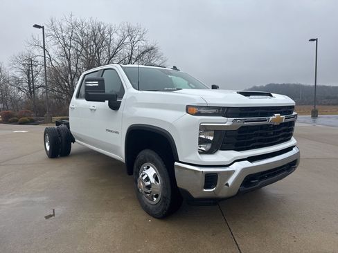 New 2026 Chevrolet Silverado 3500 LT AWD/4WD image 3