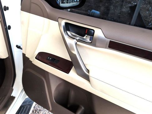 Used 2015 Lexus GX 460 w/ Premium Package image 25