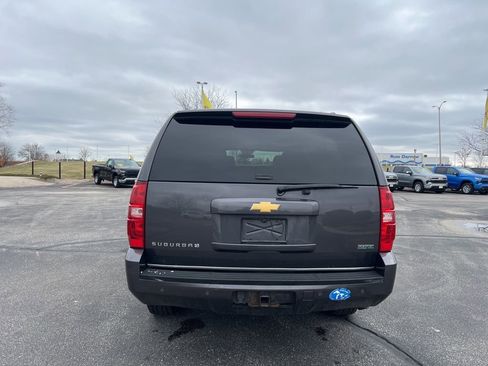 Used 2011 Chevrolet Suburban LT image 4