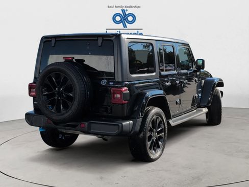 Used 2023 Jeep Wrangler Sahara w/ Cold Weather Group image 9
