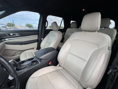 Used 2019 Ford Explorer XLT w/ Equipment Group 202A FWD image 17