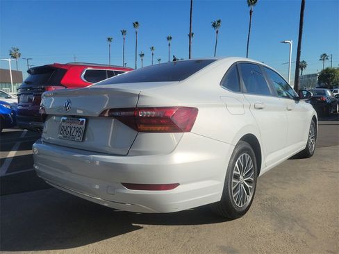 Used 2019 Volkswagen Jetta SE image 4