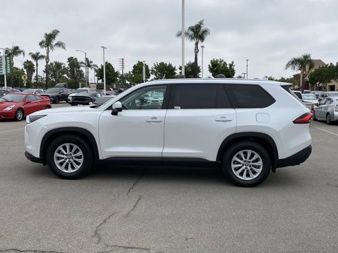 Certified 2024 Toyota Grand Highlander FWD image 2