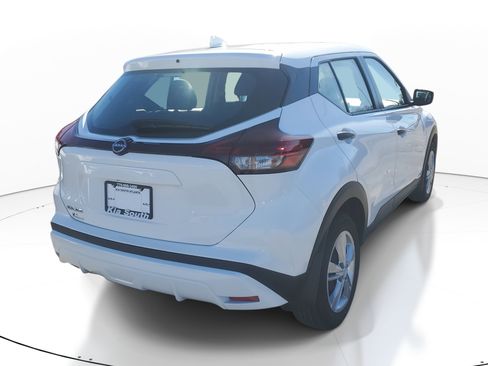 Used 2024 Nissan Kicks S image 6