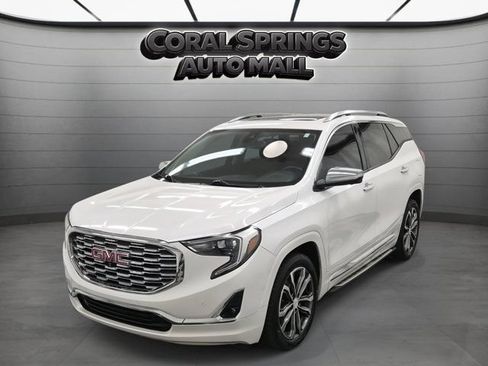 Used 2020 GMC Terrain Denali w/ Denali Premium Package FWD image 3
