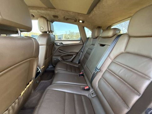 Used 2017 Porsche Macan Turbo image 14