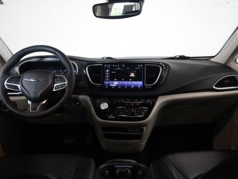 Used 2024 Chrysler Pacifica Touring-L FWD image 36