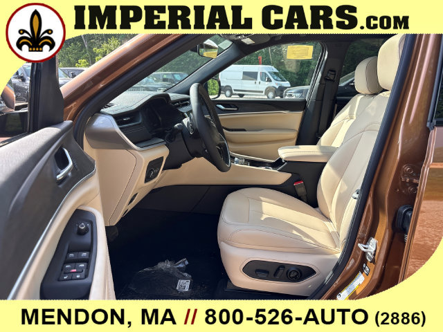 New 2026 Jeep Grand Cherokee Limited w/ Limited Altitude Package AWD/4WD image 26