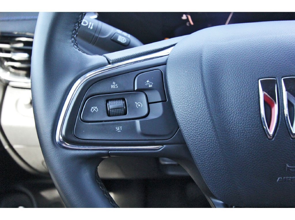 Used 2025 Buick Envista Sport Touring w/ Convenience II Package FWD image 15