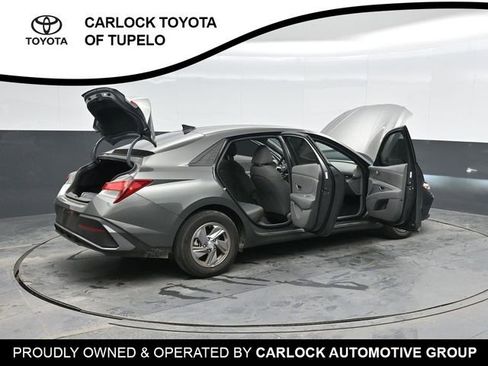 Used 2024 Hyundai Elantra SE image 44