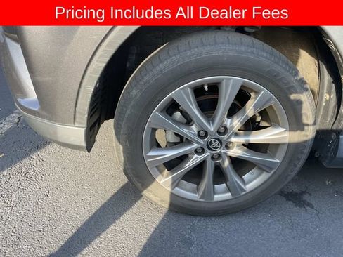 Used 2018 Toyota RAV4 Limited AWD/4WD image 2