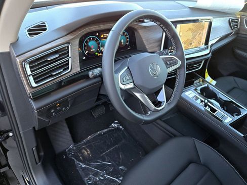 Used 2025 Volkswagen Atlas SEL image 8
