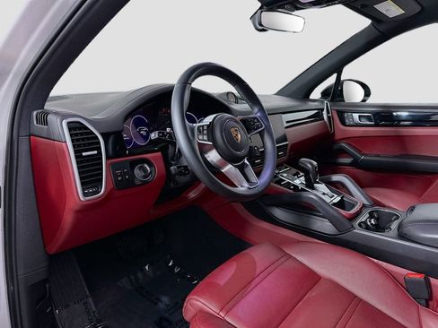 Certified 2022 Porsche Cayenne Platinum Edition AWD/4WD image 4