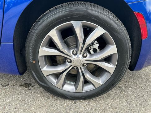 Used 2019 Chrysler Pacifica Limited w/ Tire & Wheel Group FWD image 36