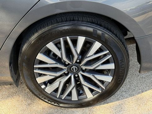 Used 2025 Nissan Altima 2.5 SV image 30