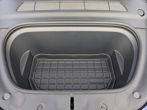 Used 2022 Tesla Model Y Long Range image 21