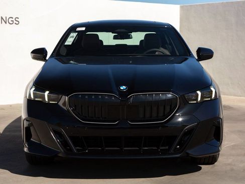 Used 2026 BMW 530i w/ M Sport Package RWD image 4