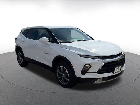 Used 2026 Chevrolet Blazer LT FWD image 3
