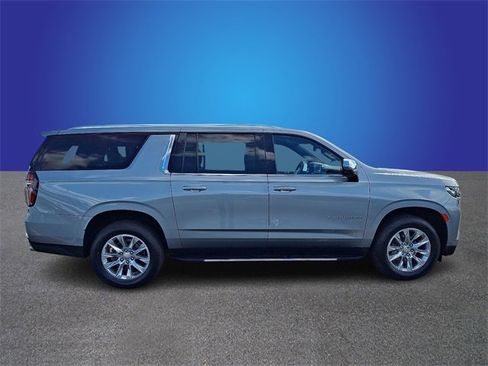 Used 2024 Chevrolet Suburban Premier image 4