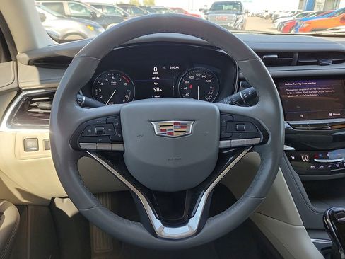 Used 2021 Cadillac XT6 Premium Luxury FWD image 24