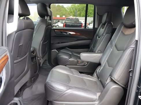 Used 2016 Cadillac Escalade ESV Luxury RWD image 32