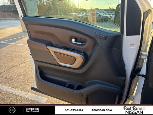 Certified 2021 Nissan Titan Platinum Reserve w/ Moonroof Package image 8