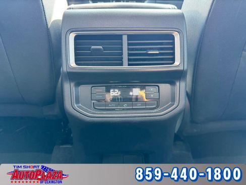 Used 2025 Volkswagen Atlas SE AWD/4WD image 33