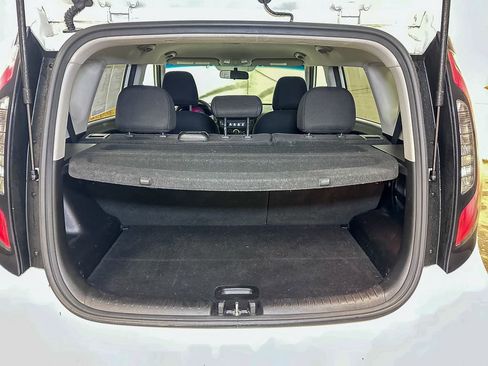 Used 2018 Kia Soul + image 17