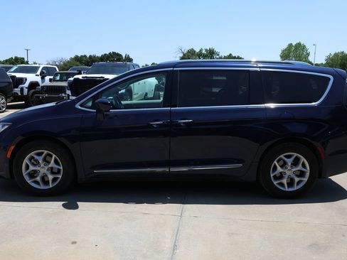 Used 2019 Chrysler Pacifica Touring-L Plus FWD image 8
