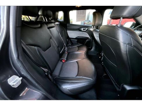 Used 2024 Jeep Compass Latitude image 30