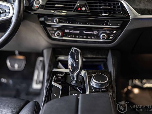 Used 2020 BMW M550i xDrive w/ Executive Package image 40