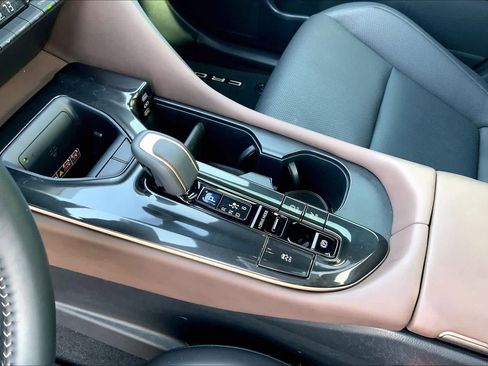 Used 2024 Toyota Crown Limited image 17