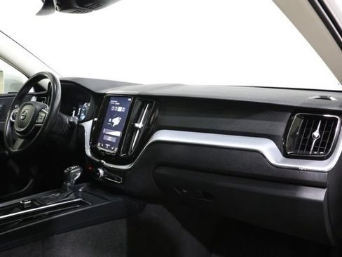 Used 2018 Volvo XC60 T5 Momentum w/ Vision Package AWD/4WD image 14