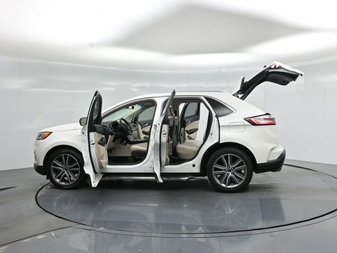Certified 2020 Ford Edge Titanium FWD image 37