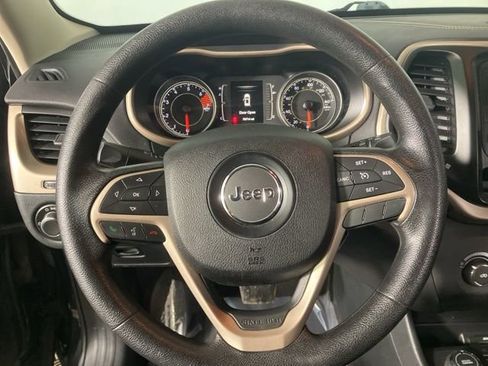 Used 2016 Jeep Cherokee Sport image 11