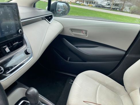 Used 2022 Toyota Corolla LE image 16