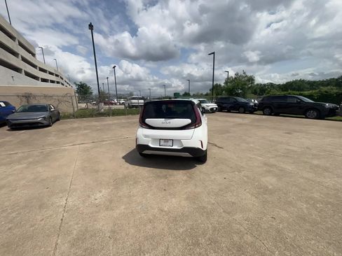 Used 2025 Kia Soul LX w/ LX Technology Package image 12