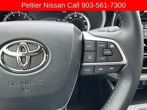 Used 2024 Toyota Highlander XSE FWD image 14