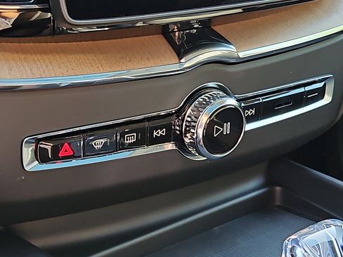 New 2026 Volvo XC60 B5 Ultra w/ Protection Package Premier AWD/4WD image 14