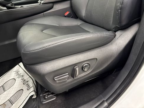 Used 2024 Toyota Grand Highlander AWD image 12