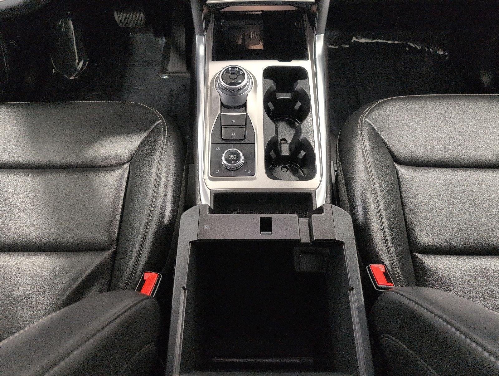 Used 2024 Ford Explorer XLT w/ Equipment Group 202A AWD/4WD image 18