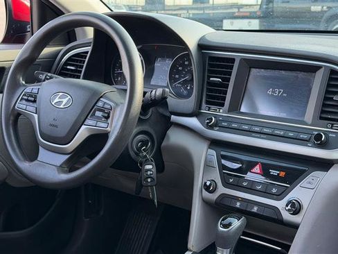 Used 2017 Hyundai Elantra SE image 15