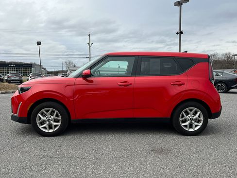 Used 2025 Kia Soul LX w/ LX Technology Package image 2