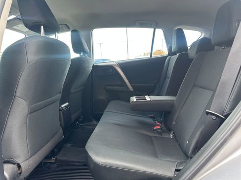 Used 2018 Toyota RAV4 LE image 13