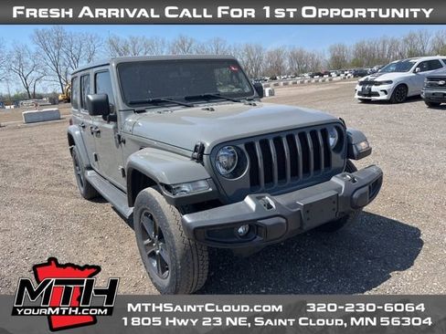 Used 2022 Jeep Wrangler Unlimited Sahara AWD/4WD image 8