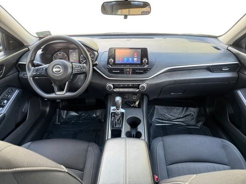 Used 2024 Nissan Altima 2.5 S FWD image 13