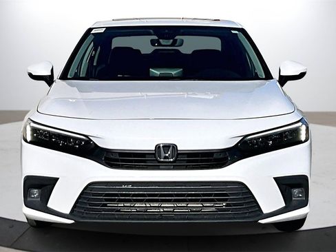 Used 2022 Honda Civic Touring image 3