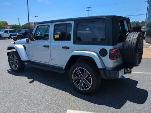 Used 2023 Jeep Wrangler Unlimited Sahara w/ Cold Weather Group AWD/4WD image 6