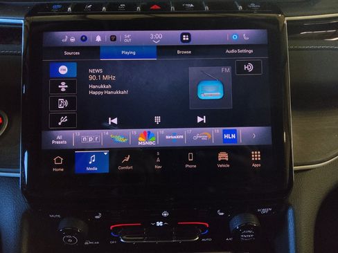 Used 2022 Jeep Grand Cherokee Limited 4xe image 25